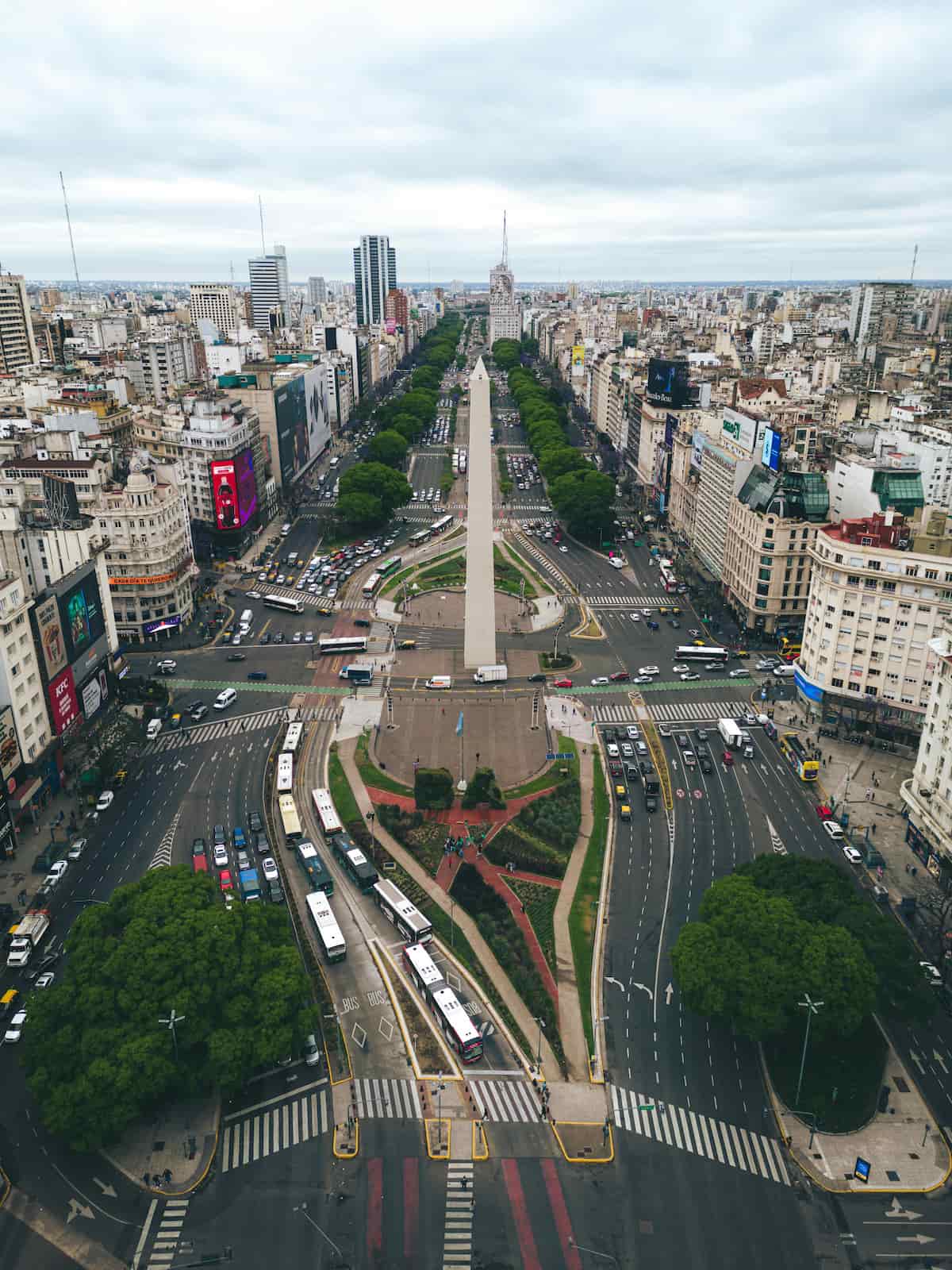 Corredores en ruta urbana de Buenos Aires